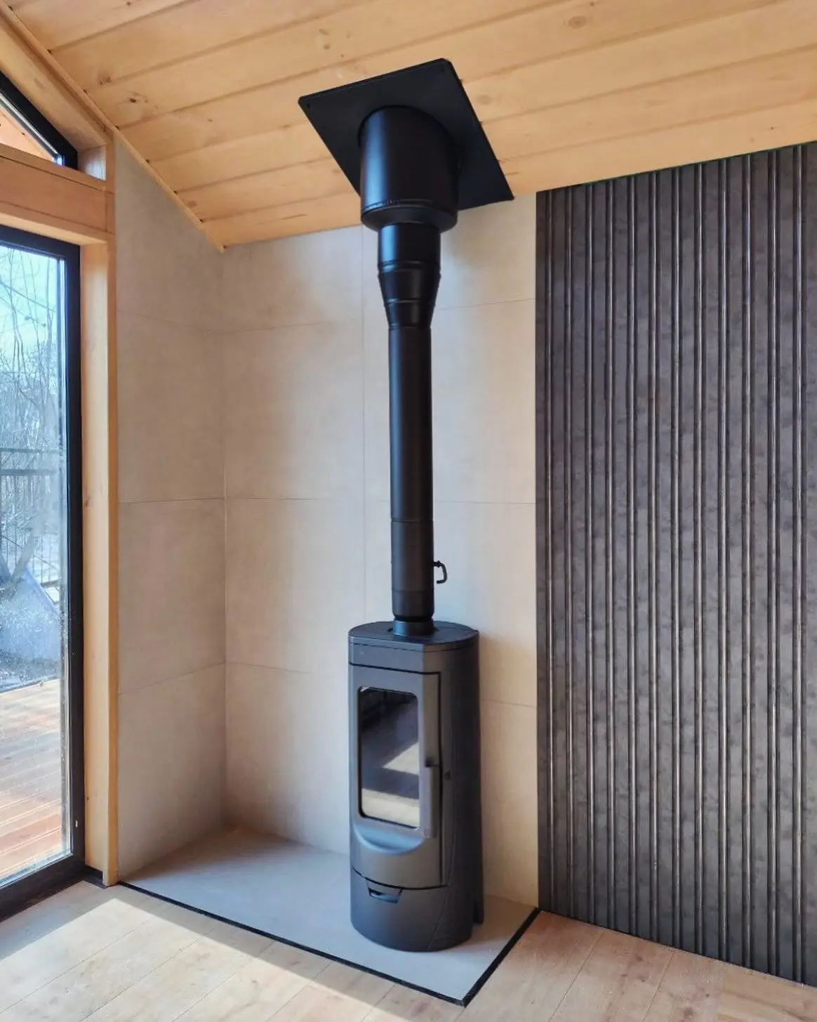 Монтаж печи Tara в каркасном домике.